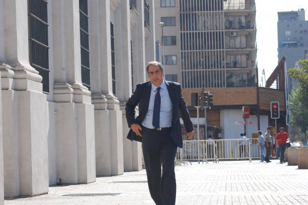 Senador Chahuán advierte que "no es razonable" usar $ 500 millones en cambio de imagen del Transantiago