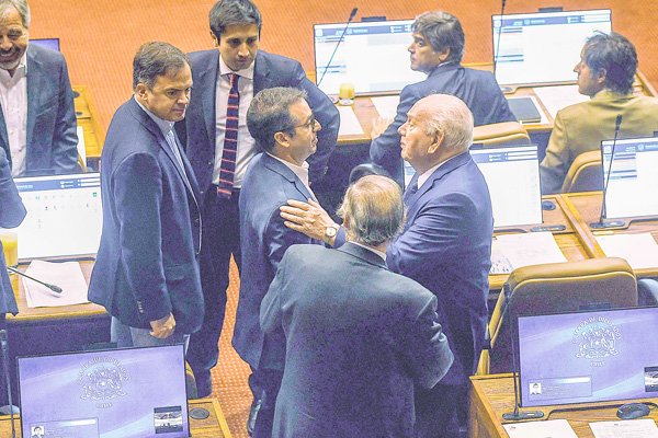 Carta anónima en el Congreso: La política en la era del espectáculo
