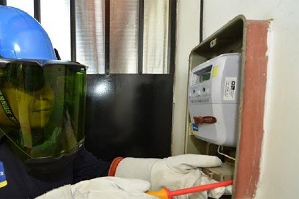 Ministerio de Energía anuncia que ya llegó a un acuerdo con Enel para la compra de medidores antiguos