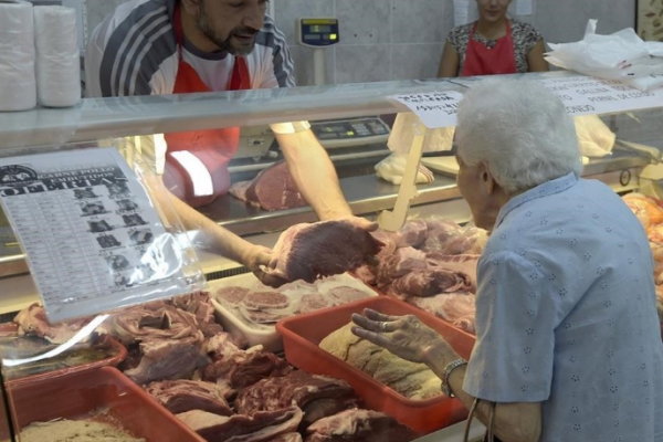 Argentina: inflación en febrero se acelera a un 3,8% por alza de tarifas y alimentos