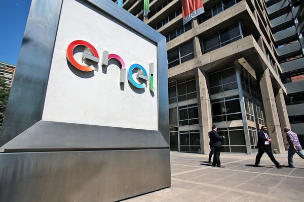 Malas noticias para Enel: justicia ratifica que queda fuera de listado de firmas con prohibición de huelga