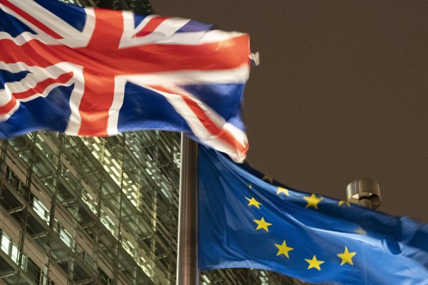 La UE le ofrece a May postergar el Brexit en dos meses, uno menos de lo que ella solicitó