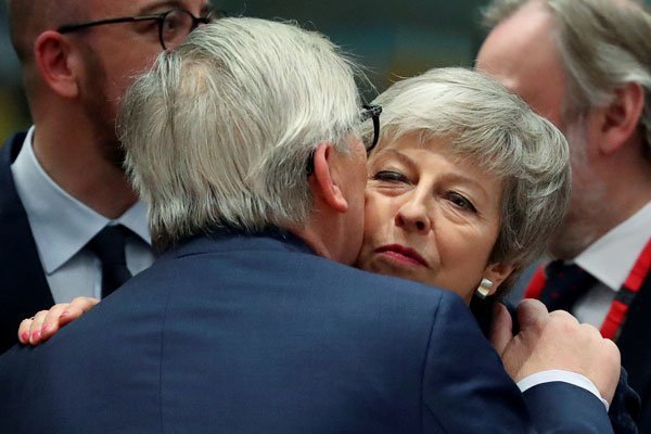 La UE evalúa larga postergación del Brexit y da tres semanas para que Londres decida