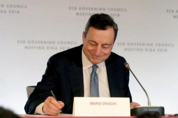 Draghi: la política monetaria del BCE responderá a cambios en la inflación
