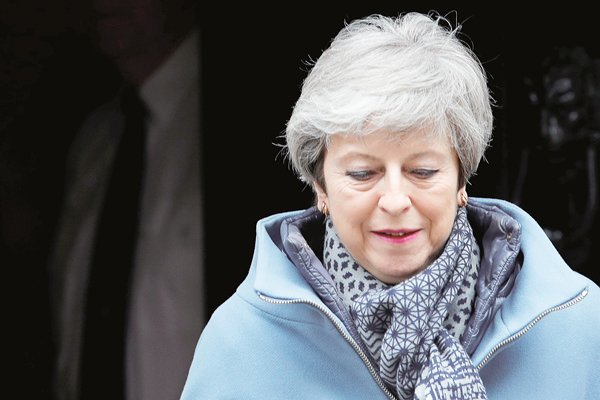May aviva la crisis política británica: renunciaría si se aprueba su plan del Brexit