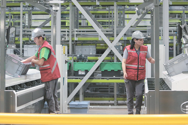 Sondeo de LyD revela menor temor a perder el empleo y baja expectativa de cambios con reformas