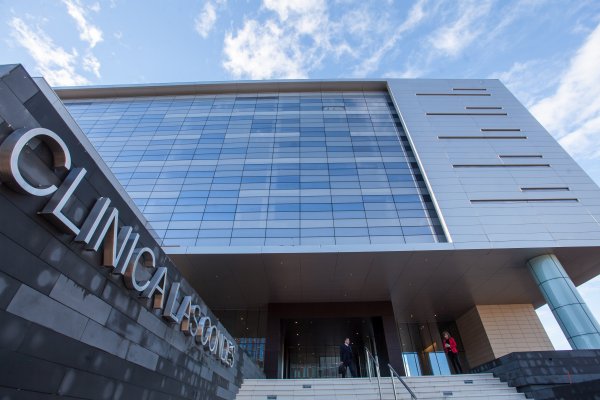 Clínica Las Condes logra dar vuelta resultados y logra utilidades por $ 4.500 millones