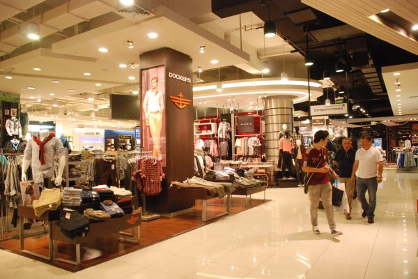 Luz roja en el retail: Inventario de multitiendas llega a cifra récord ante baja en el consumo