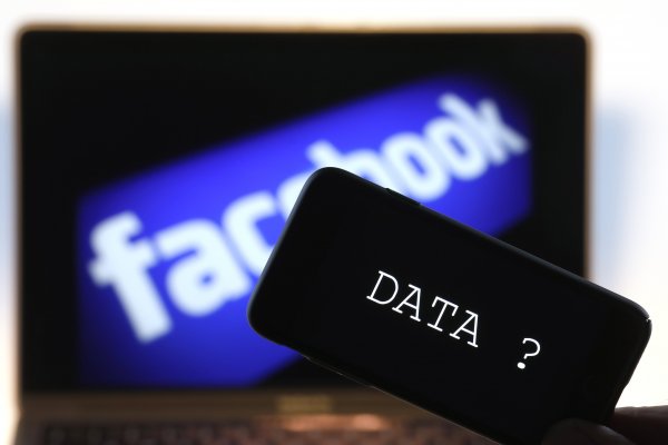 Encuentran millones de registros de usuarios de Facebook olvidados en servidores de Amazon