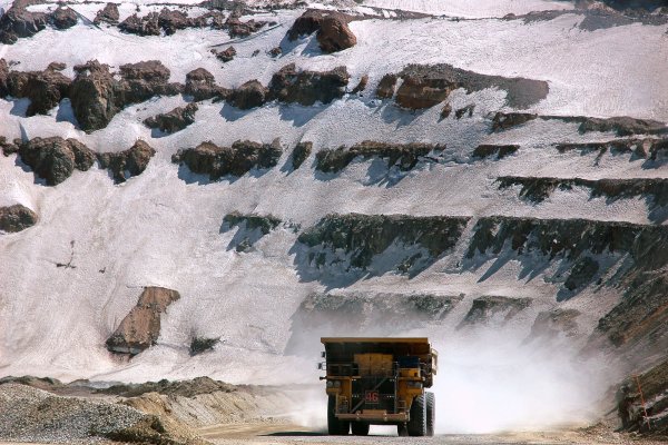 Anglo American abandonaría proyecto de US$ 3.000 millones para ampliar Los Bronces si crece oposición en Chile