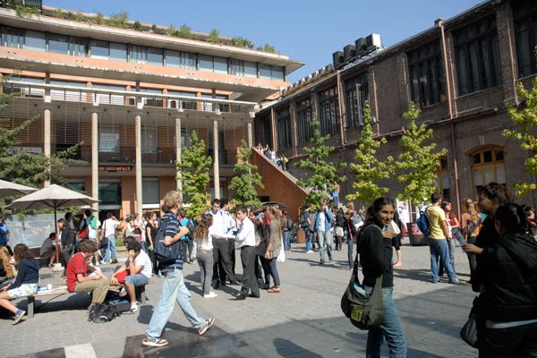 Inflación sintió la vuelta a clases: educación explicó sorpresivo salto del IPC de 0,5% en marzo