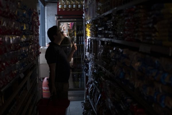 Inflación de Venezuela se desacelera en marzo, pero alcanza 1.600.000% interanual