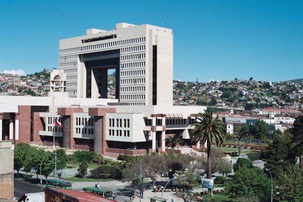 Los 17 funcionarios de la Cámara Alta que ganan más que los senadores