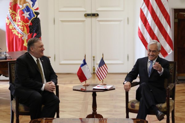 Piñera le trasmite a Pompeo que Chile no respalda una acción militar en Venezuela