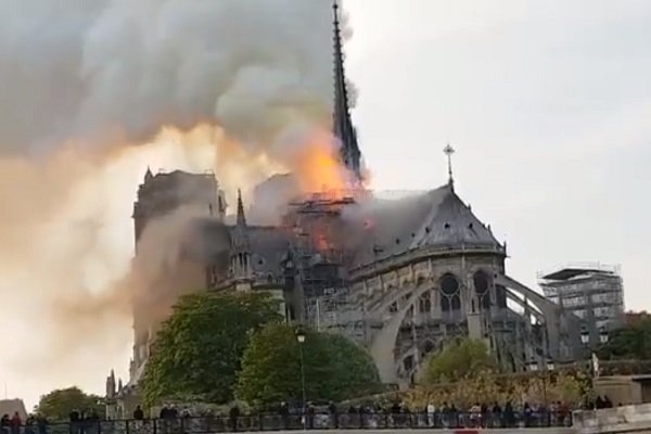 <p>Conmoción en París: Se incendia la catedral de Notre Dame</p>