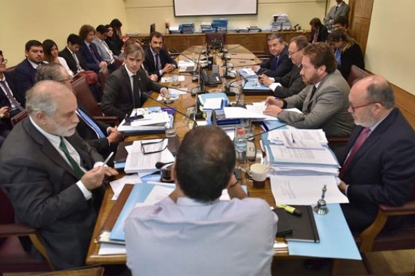 Autonomía del INE: oposición valoró paso del gobierno pero sin dejar de lado los reparos
