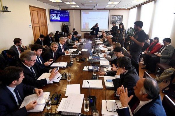 Cadem: 68% estima que la reforma tributaria beneficiará sólo a las grandes empresas