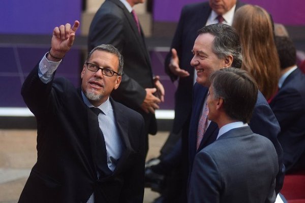 Senador Lagos Weber acusa al gobierno de manejar las relaciones internacionales como un "multilateralismo a la carta"