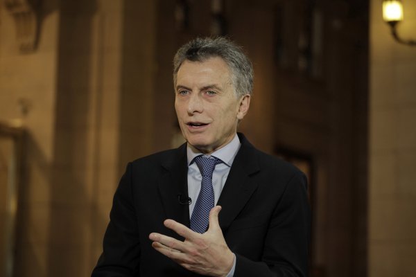 Retailers locales miran de cerca medidas de Macri en Argentina