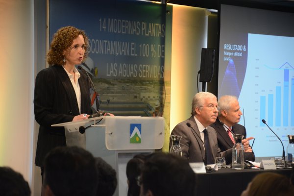 Nueva gerente general de Aguas Andinas delinea su hoja de ruta en la mayor sanitaria del país