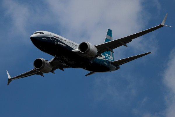 Ganancias de Boeing caen 13% en medio de crisis por accidentes aéreos
