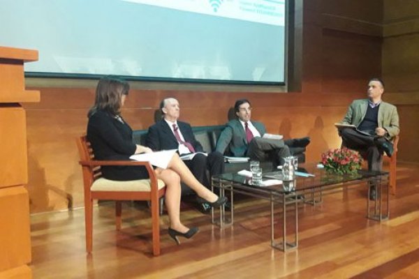 Larroulet calificó de “error” desestimar los acuerdos como un aporte al camino del desarrollo