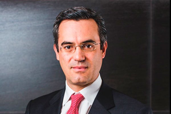 Antonio Gil renuncia a Moneda por viaje a Stanford