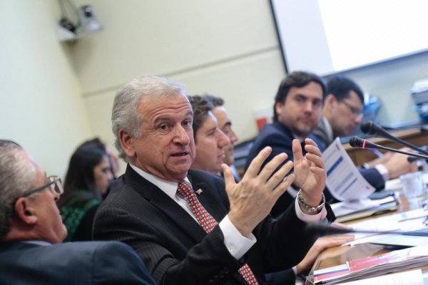 Gobierno reconoce débil inicio de 2019 y recorta a 3,5% estimación de crecimiento para este año