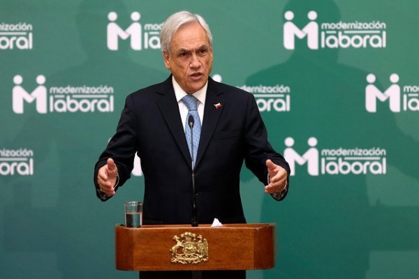 Piñera propone pactar semana laboral de cuatro días y afirma que no se busca "precarizar el trabajo"