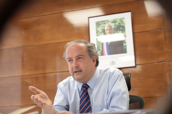 Gobierno defiende reforma laboral y acusa a la CUT de "críticas ciegas"