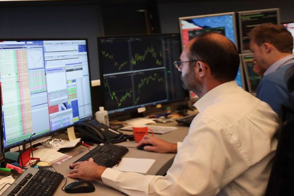 Bolsa chilena borra las ganancias del año y dólar escala a máximos de cuatro meses