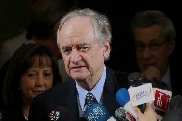 Piñera recibe a Cieplan y rememora política de los acuerdos con Foxley