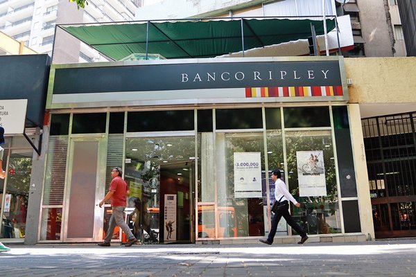 Ripley: banca avanza en servicios mínimos