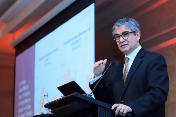 Marcel asegura que "estamos lejos de una burbuja inmobiliaria" pero llama a inversionistas y a bancos a tomar precauciones