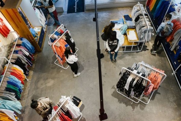 Confianza del consumidor en EEUU alcanza máximo en 15 años