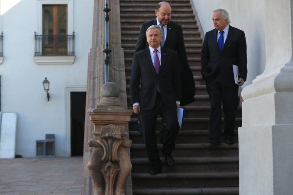 Larraín reconoce que el PIB del primer trimestre fue "bastante moderado" pero asegura que "la economía se va a recuperar con fuerza"