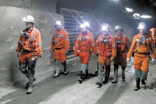 Sindicatos de Chuquicamata no votarán oferta de Codelco y continúan negociaciones para llegar a acuerdo