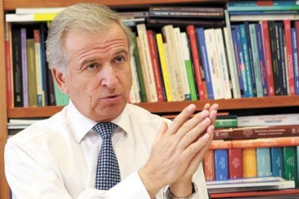 Larraín tras recorte de la OCDE: "Si bien Chile está preparado, no es inmune a la guerra comercial"