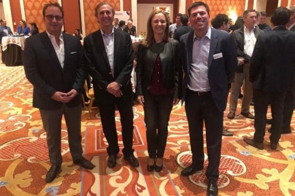 Dos chilenos asumen importantes cargos en organización internacional de centros comerciales