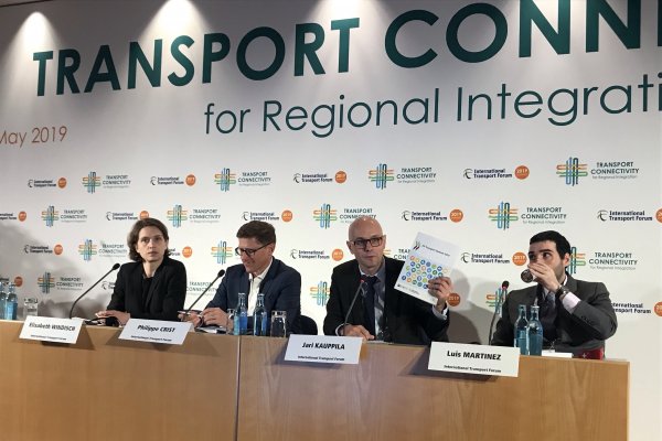 "Davos del Transporte" hace duro diagnóstico del sistema y el impacto de la tecnología sin regulación