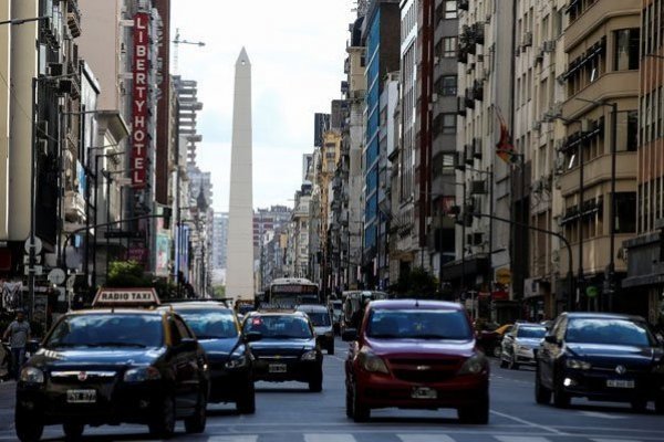 Economía de Argentina baja 5,7% en primer trimestre