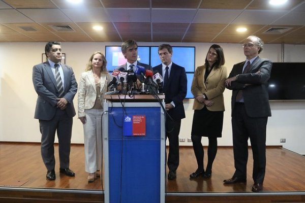 Valente presenta a los cinco integrantes del nuevo consejo consultivo que asesorará al INE