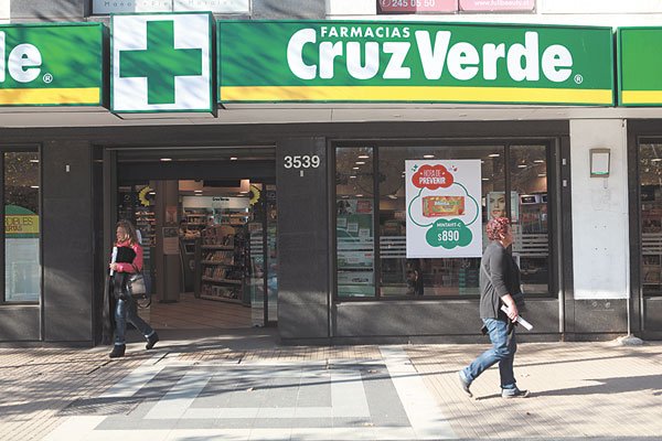 Franquiciados de Cruz Verde demandan a su matriz Socofar ante el TDLC
