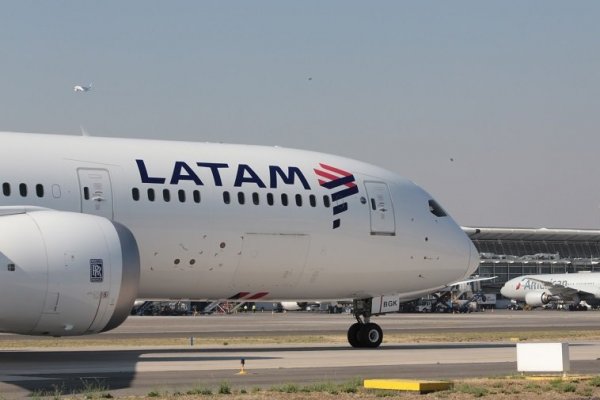 <p>Golpazo para Latam Airlines: Corte Suprema prohíbe alianzas con American, Iberia y British</p>