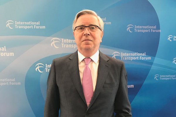 Pat Cox: “La UE enfrenta la prueba de fuego para la integración regional”