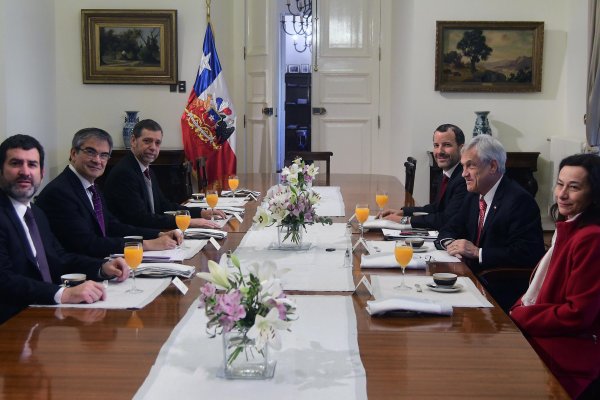 Piñera y Banco Central abordan complejo escenario económico mundial