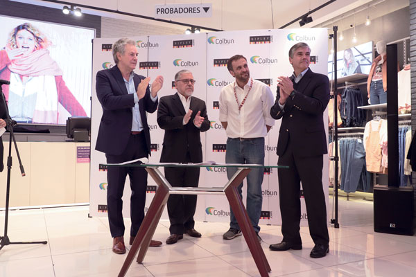 Ripley y Colbún firman contrato de suministro eléctrico con energías renovables para 27 tiendas