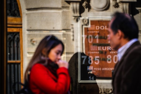 Operadores financieros se la juegan por una corrección del dólar y descartan recorte en la tasa