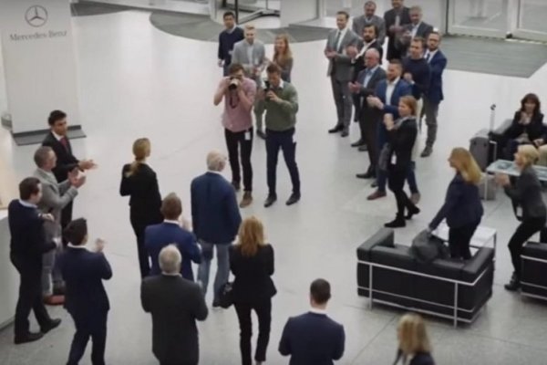 El video de BMW en el momento que Zetsche se despide