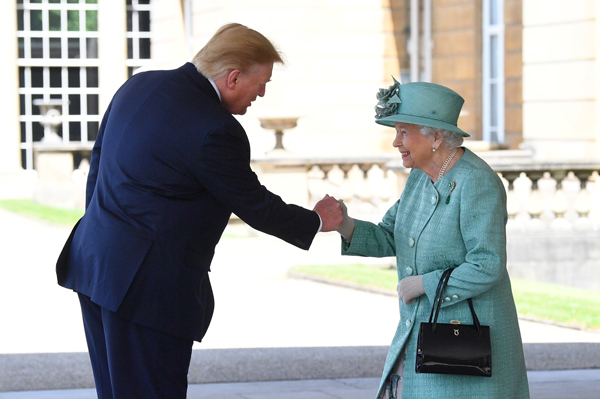 Trump se reunió ayer con la reina Isabel en el Palacio de Buckingham.